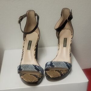 Nine West Blue and Tan Heels Elegant Design